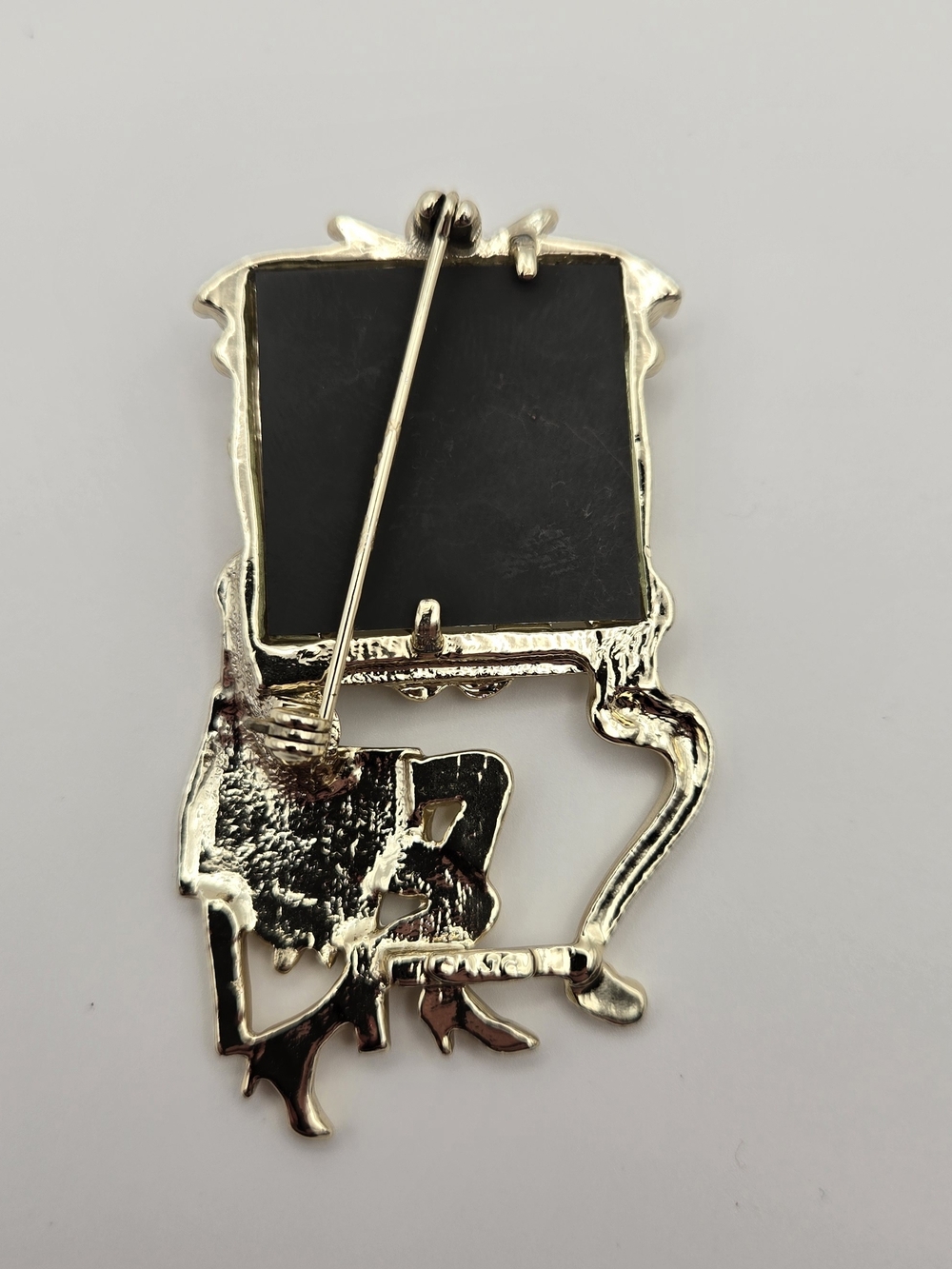 Vintage AJC Gold Tone Lady at Vanity Brooch – Figural Boudoir Pin - Picture 4 of 6